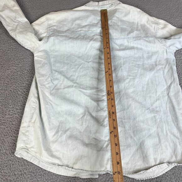 Volcom Denim Shirt Womens M Blue Denim Chambray Long Sleeve Pocket Nice Fade - Picture 7 of 9